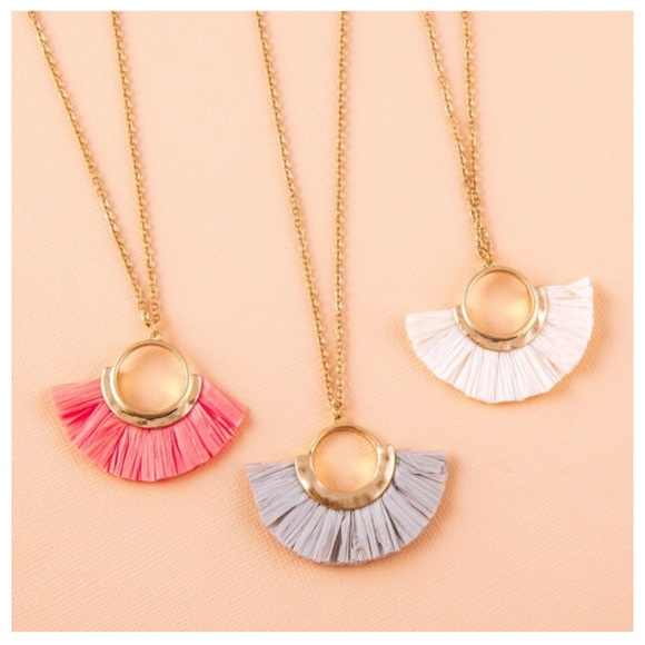 💙3/$20 Necklace With a Raffia Inspired Tassel - Picture 2 of 2